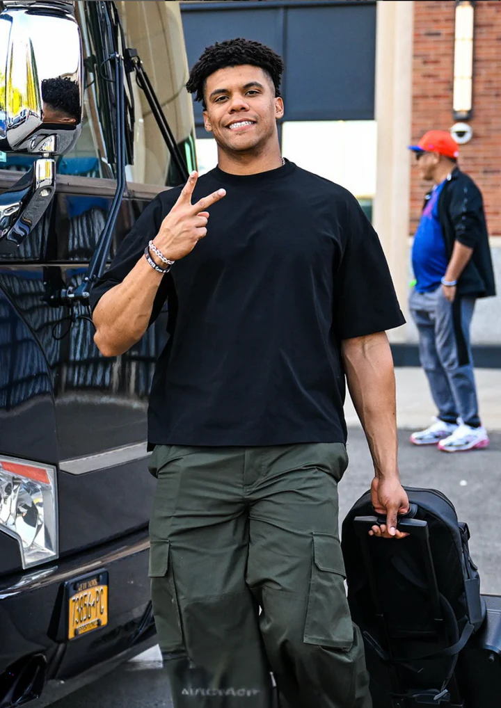 Professional athlete with POGA station